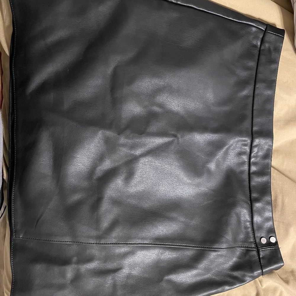 Decree leather skirt